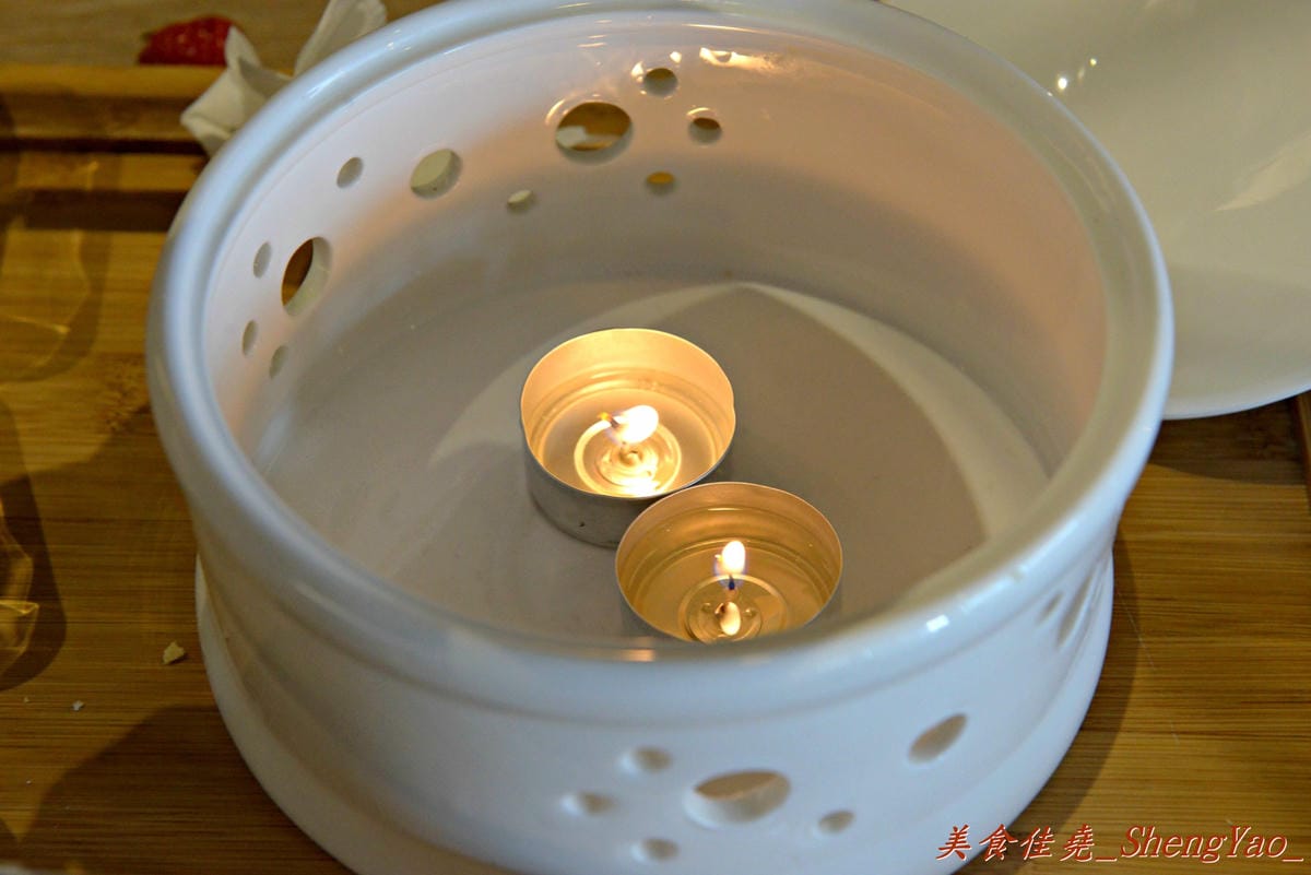 [台中西區]橋貳餐館 Bashi Bashi Bistro – 超夢幻的季節限定草莓起司鍋,顛覆一般的瑞士起司鍋,搭配上棉花糖和草莓沾著吃,酸酸甜甜又鹹鹹的感覺好特別。(已歇業)