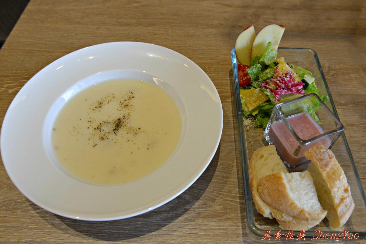 [台中西區]橋貳餐館 Bashi Bashi Bistro – 超夢幻的季節限定草莓起司鍋,顛覆一般的瑞士起司鍋,搭配上棉花糖和草莓沾著吃,酸酸甜甜又鹹鹹的感覺好特別。(已歇業)