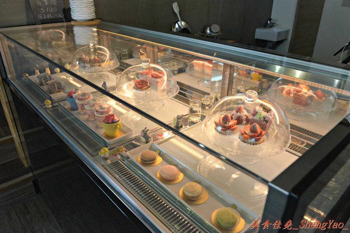 [台中西區]橋貳餐館 Bashi Bashi Bistro – 超夢幻的季節限定草莓起司鍋,顛覆一般的瑞士起司鍋,搭配上棉花糖和草莓沾著吃,酸酸甜甜又鹹鹹的感覺好特別。(已歇業)