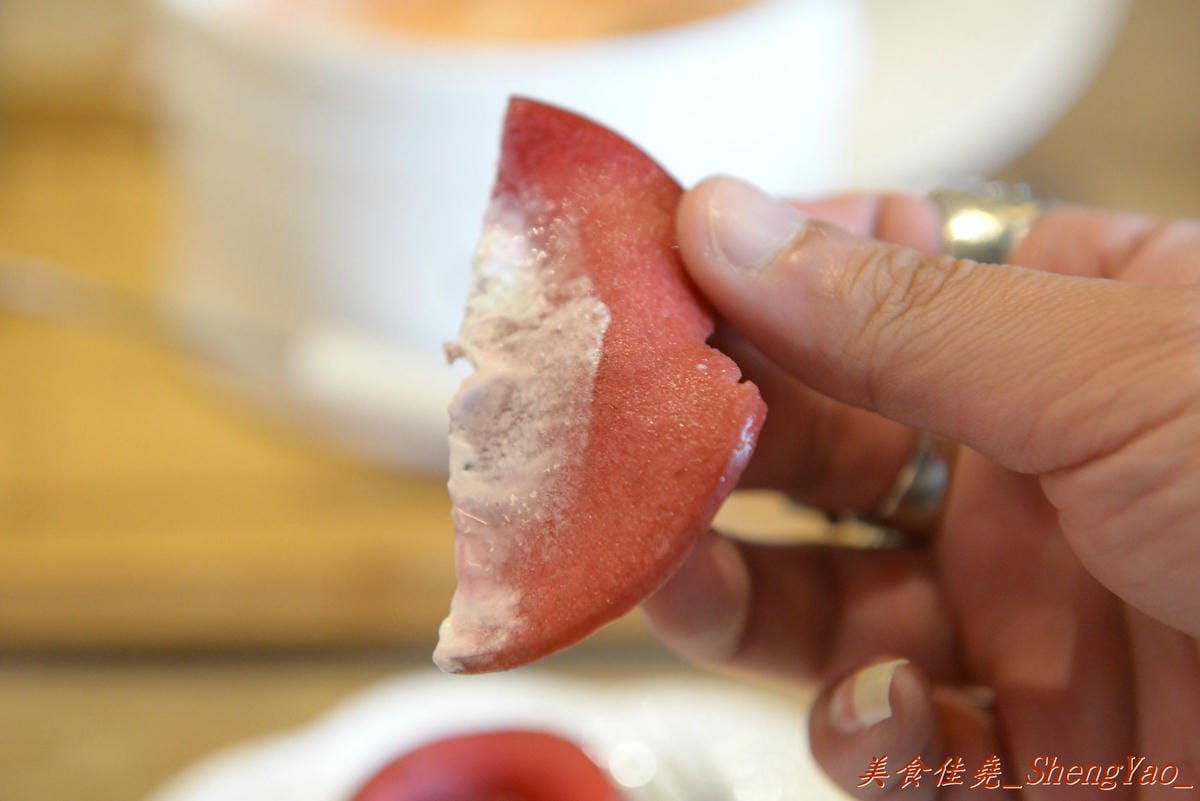 [台中西區]橋貳餐館 Bashi Bashi Bistro – 超夢幻的季節限定草莓起司鍋,顛覆一般的瑞士起司鍋,搭配上棉花糖和草莓沾著吃,酸酸甜甜又鹹鹹的感覺好特別。(已歇業)
