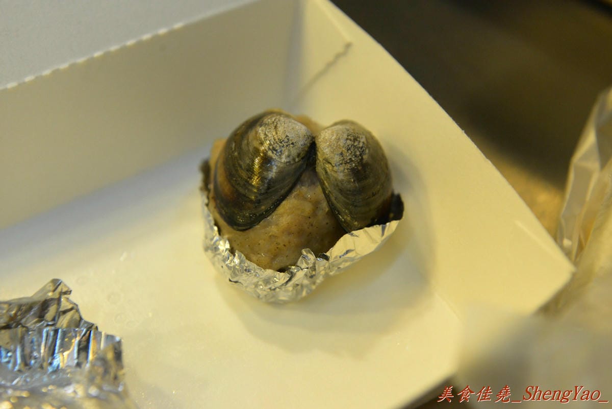 [台中西屯]林洋記香港燒賣 逢甲店 – 逢甲夜市散步美食又一家,多達20種以上的精緻港式燒賣可挑選,味道上還算不錯,年輕帥哥老闆態度親切。