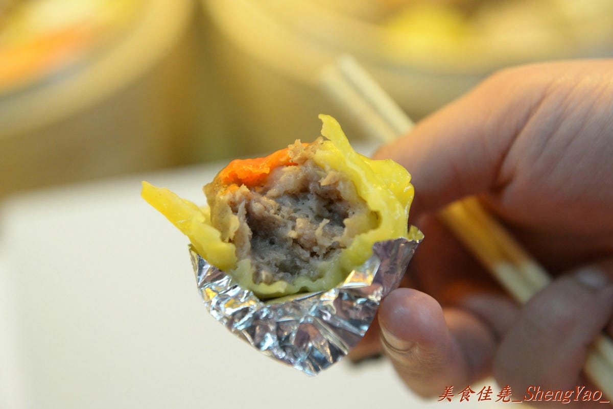 [台中西屯]林洋記香港燒賣 逢甲店 – 逢甲夜市散步美食又一家,多達20種以上的精緻港式燒賣可挑選,味道上還算不錯,年輕帥哥老闆態度親切。