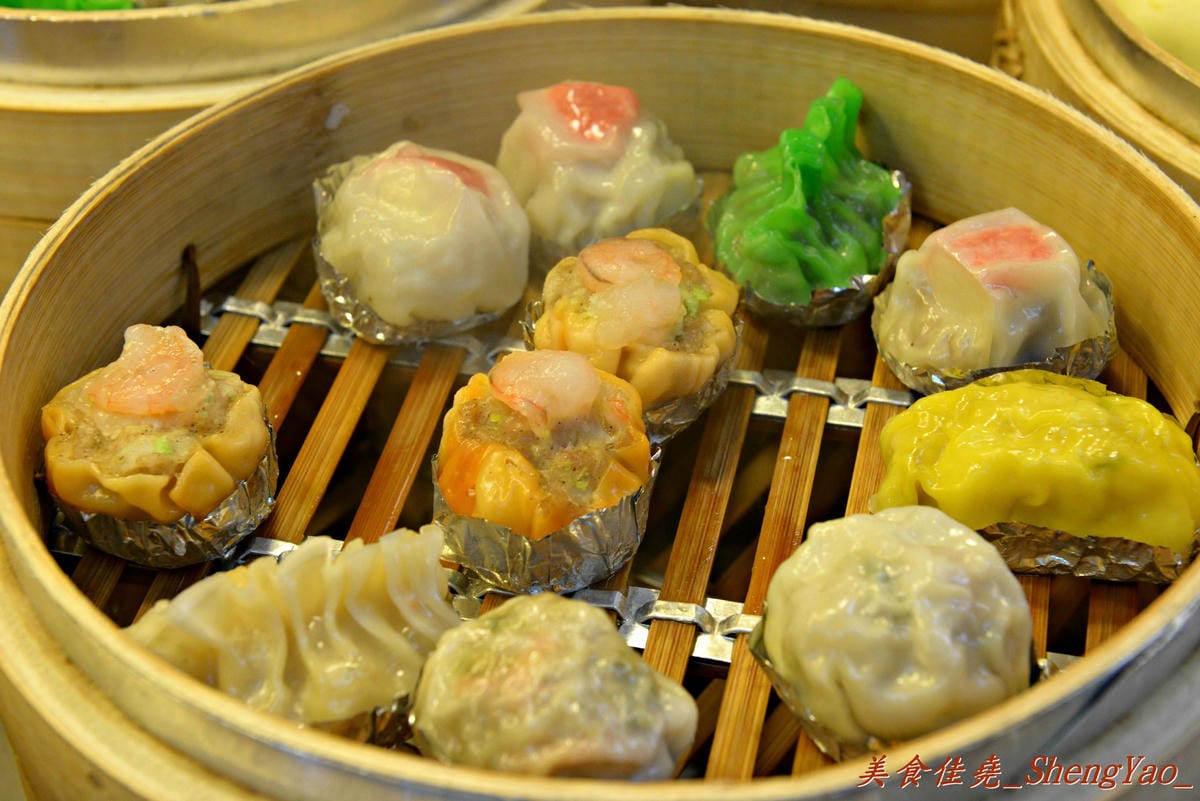 [台中西屯]林洋記香港燒賣 逢甲店 – 逢甲夜市散步美食又一家,多達20種以上的精緻港式燒賣可挑選,味道上還算不錯,年輕帥哥老闆態度親切。