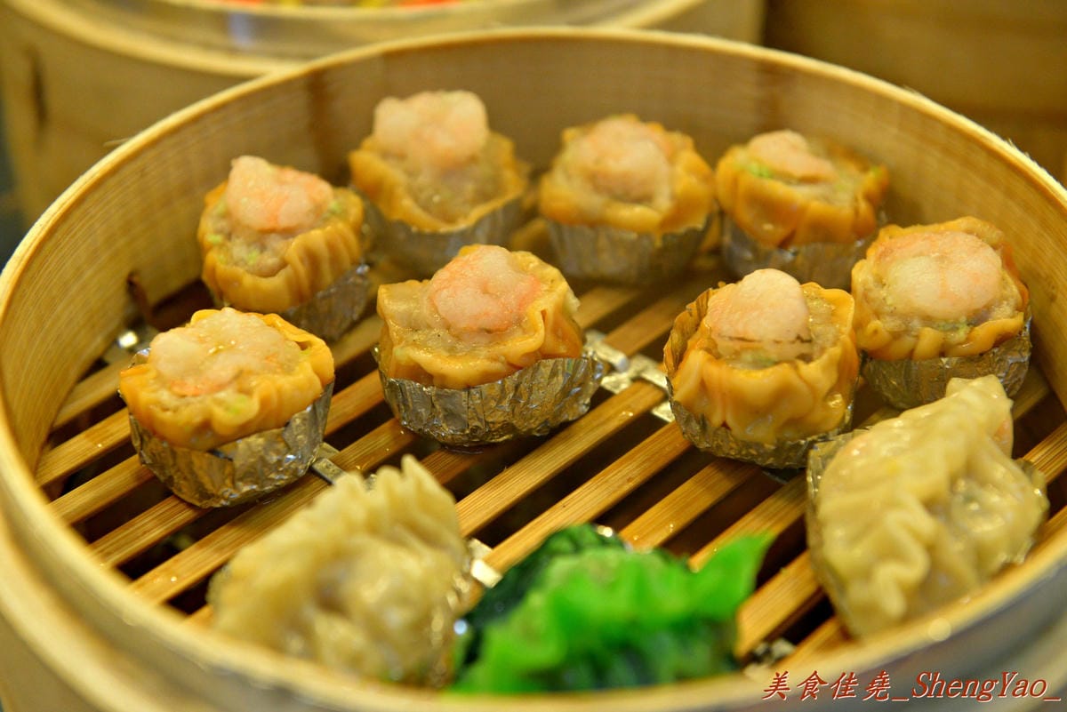 [台中西屯]林洋記香港燒賣 逢甲店 – 逢甲夜市散步美食又一家,多達20種以上的精緻港式燒賣可挑選,味道上還算不錯,年輕帥哥老闆態度親切。