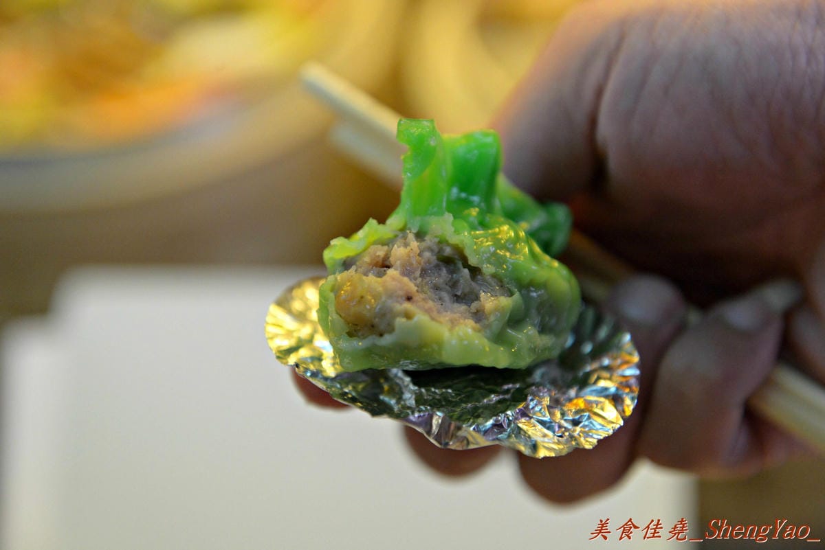 [台中西屯]林洋記香港燒賣 逢甲店 – 逢甲夜市散步美食又一家,多達20種以上的精緻港式燒賣可挑選,味道上還算不錯,年輕帥哥老闆態度親切。