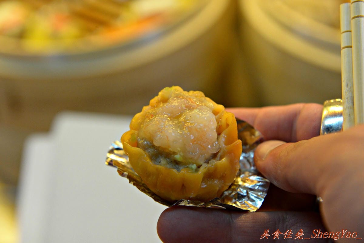 [台中西屯]林洋記香港燒賣 逢甲店 – 逢甲夜市散步美食又一家,多達20種以上的精緻港式燒賣可挑選,味道上還算不錯,年輕帥哥老闆態度親切。