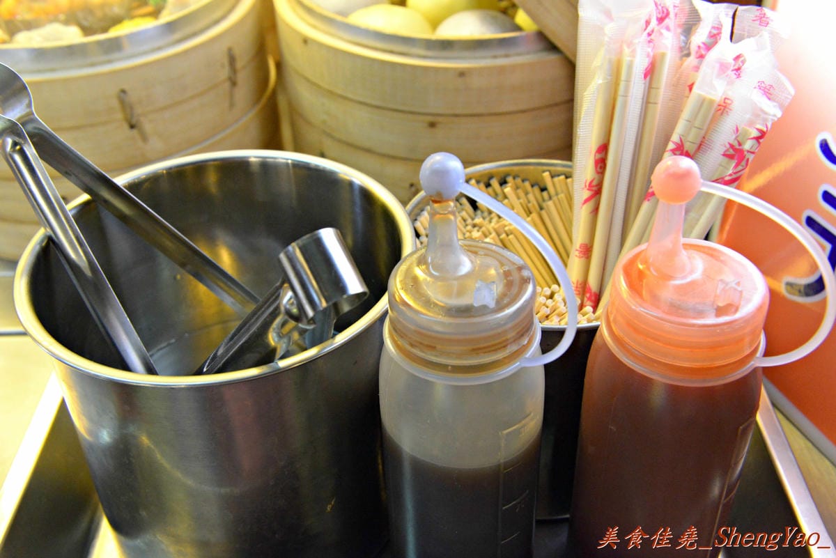 [台中西屯]林洋記香港燒賣 逢甲店 – 逢甲夜市散步美食又一家,多達20種以上的精緻港式燒賣可挑選,味道上還算不錯,年輕帥哥老闆態度親切。