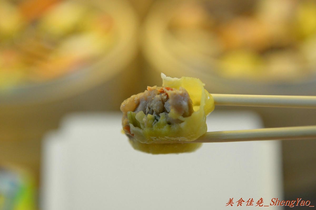 [台中西屯]林洋記香港燒賣 逢甲店 – 逢甲夜市散步美食又一家,多達20種以上的精緻港式燒賣可挑選,味道上還算不錯,年輕帥哥老闆態度親切。