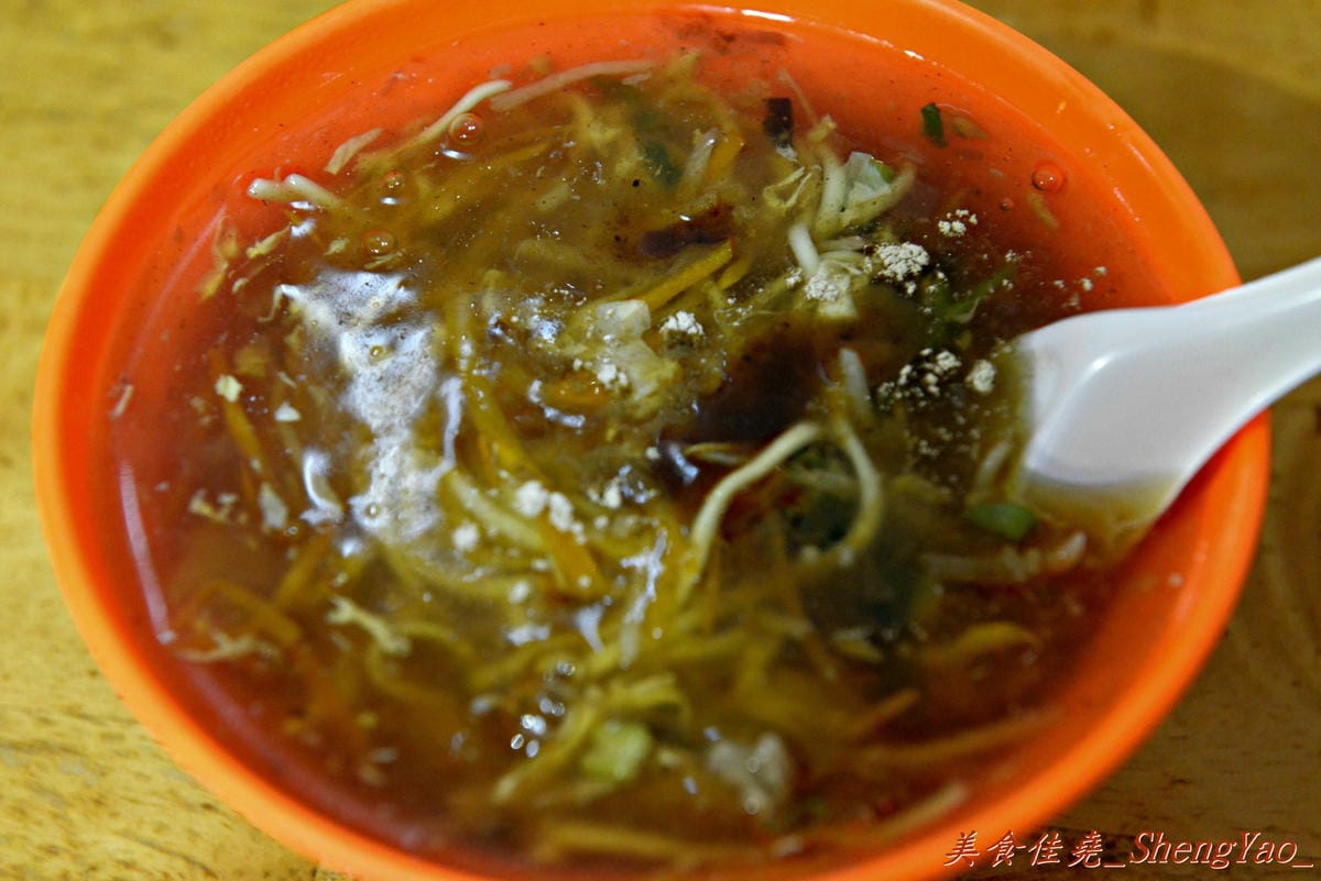 [台中清水]味香麵店 – 陪伴著無數在地清水人從小到大的回憶,素稱”高美大飯店”,簡單樸實的味道,便宜又大碗,每到中午用餐時段客人總是大排長龍。