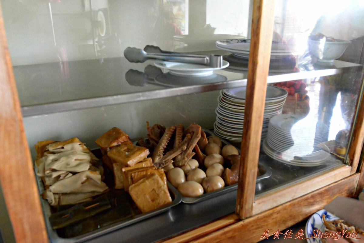 [台中清水]味香麵店 – 陪伴著無數在地清水人從小到大的回憶,素稱”高美大飯店”,簡單樸實的味道,便宜又大碗,每到中午用餐時段客人總是大排長龍。