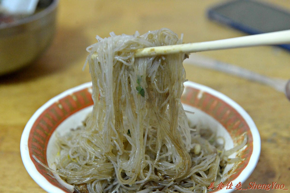 [台中清水]味香麵店 – 陪伴著無數在地清水人從小到大的回憶,素稱”高美大飯店”,簡單樸實的味道,便宜又大碗,每到中午用餐時段客人總是大排長龍。