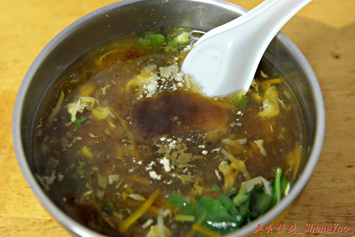 [台中清水]味香麵店 – 陪伴著無數在地清水人從小到大的回憶,素稱”高美大飯店”,簡單樸實的味道,便宜又大碗,每到中午用餐時段客人總是大排長龍。