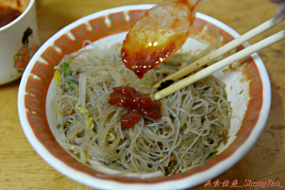 [台中清水]味香麵店 – 陪伴著無數在地清水人從小到大的回憶,素稱”高美大飯店”,簡單樸實的味道,便宜又大碗,每到中午用餐時段客人總是大排長龍。