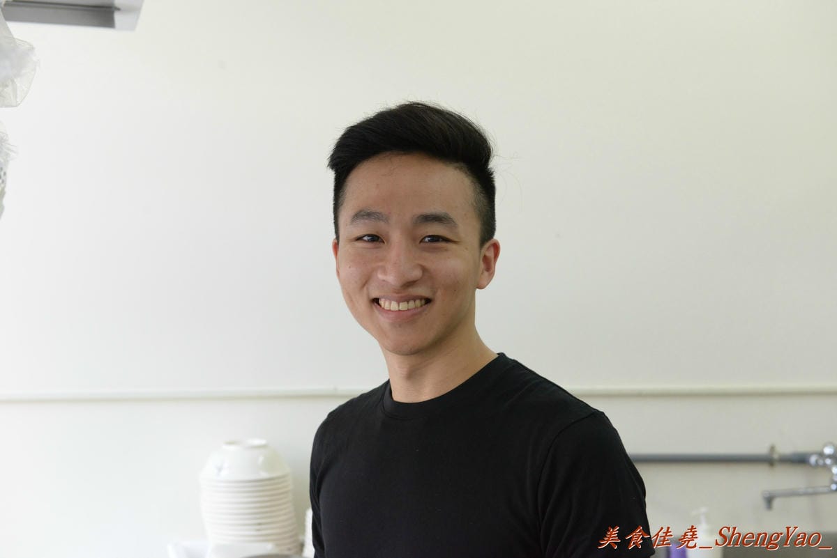 [台中西屯]老婆炸醬麵 – 逢甲大學旁超厲害的炸醬麵店,年輕帥哥老闆曾在國外念書,炸醬是傳承外省人爺爺的河南口味,酸菜來自媽媽的四川口味,再加上基底特製醬汁,味道上細膩有層次,真的從沒