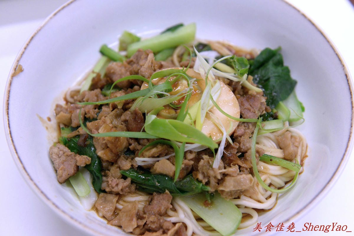 [台中北屯]海光新村 – 北平路上新開的眷村擀麵店,餐點口味還不錯,價格便宜、份量超級大,大推五味醋溜雞拌麵和士官長酸白菜麵 !!