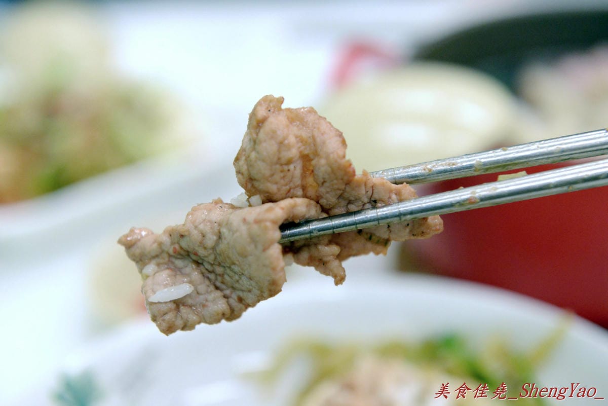 [台中北屯]海光新村 – 北平路上新開的眷村擀麵店,餐點口味還不錯,價格便宜、份量超級大,大推五味醋溜雞拌麵和士官長酸白菜麵 !!