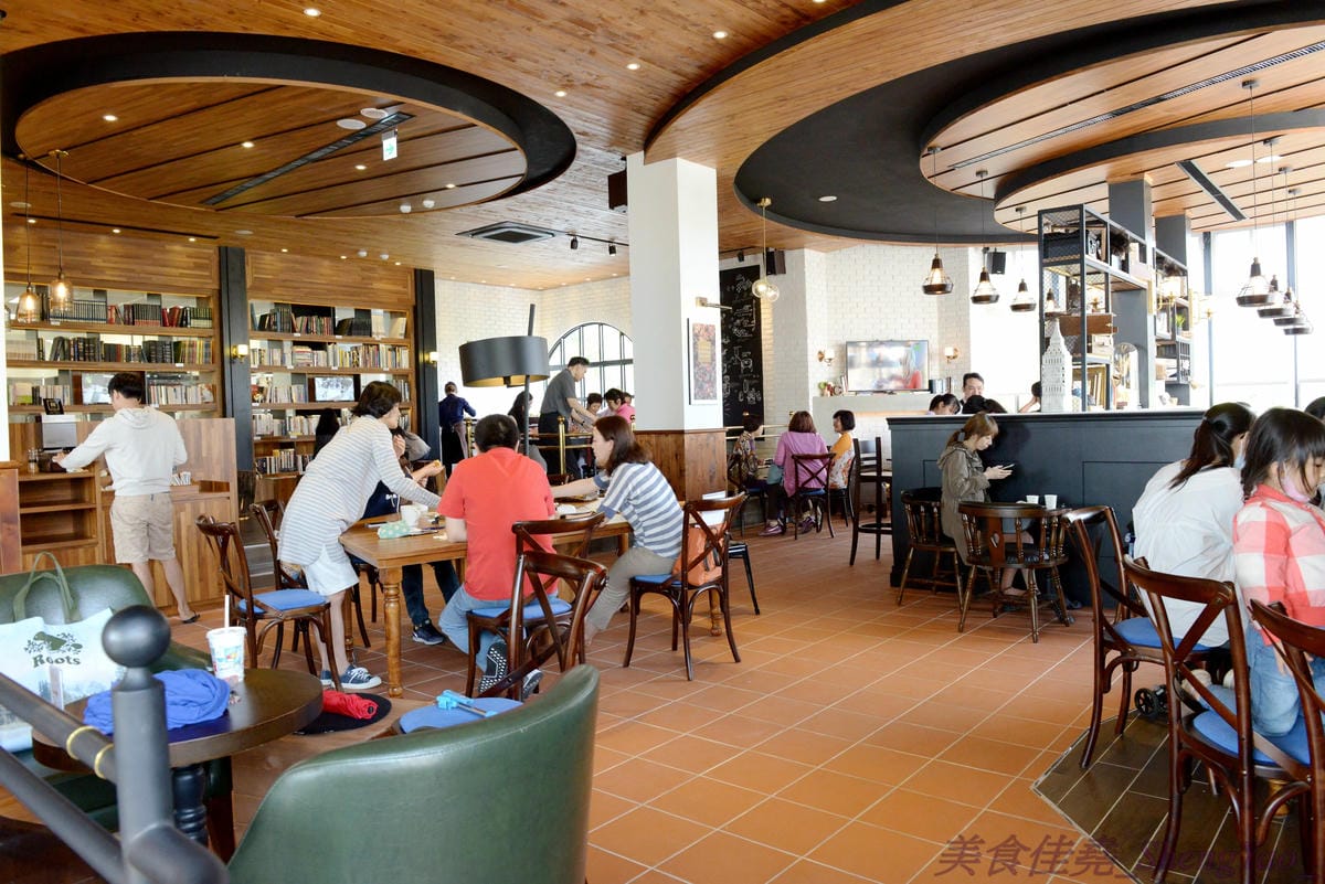[台中西屯]卡啡那Caffaina Coffee Gallery 台中店 – 台中最有質感的咖啡廳,超氣派外觀,店內裝潢風格有點像是圖書館和藝廊,加上特殊的意境建築設計,感覺超棒 !! 餐點種類多,甜點夠水準、咖啡也不錯