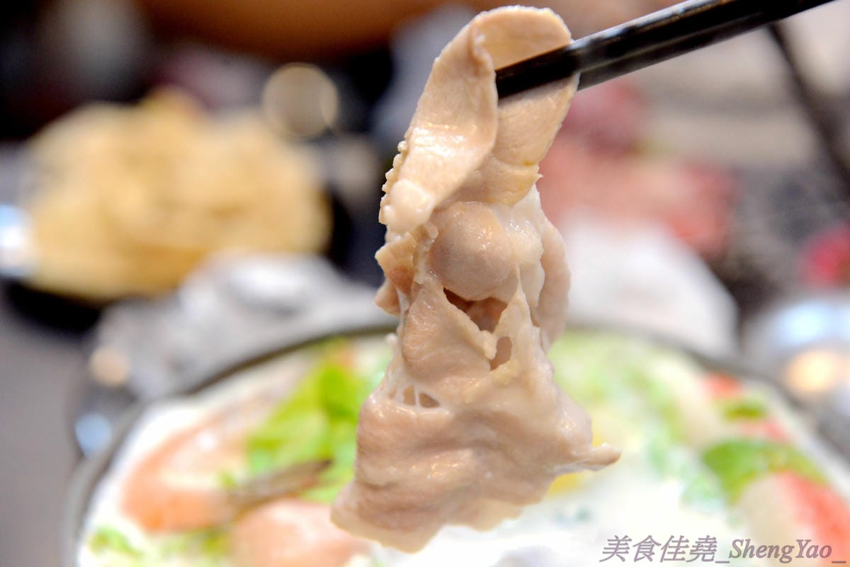 [台中沙鹿]饌囍堂臭臭鍋 靜宜店 – 彰化開上來的小火鍋連鎖店,類似”五路鍋聖”強化版,百元出頭價格,內用白飯肉燥、飲料和冰品一律免費。