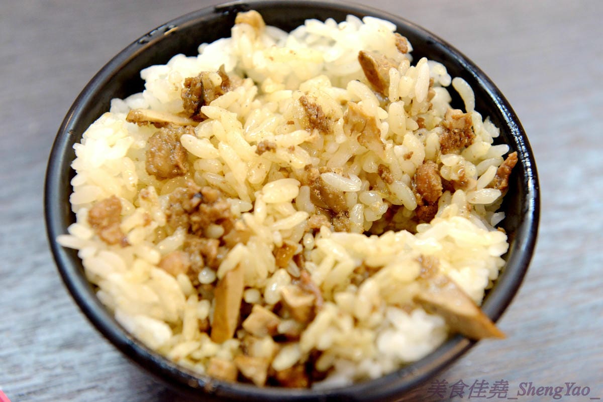 [台中沙鹿]饌囍堂臭臭鍋 靜宜店 – 彰化開上來的小火鍋連鎖店,類似”五路鍋聖”強化版,百元出頭價格,內用白飯肉燥、飲料和冰品一律免費。
