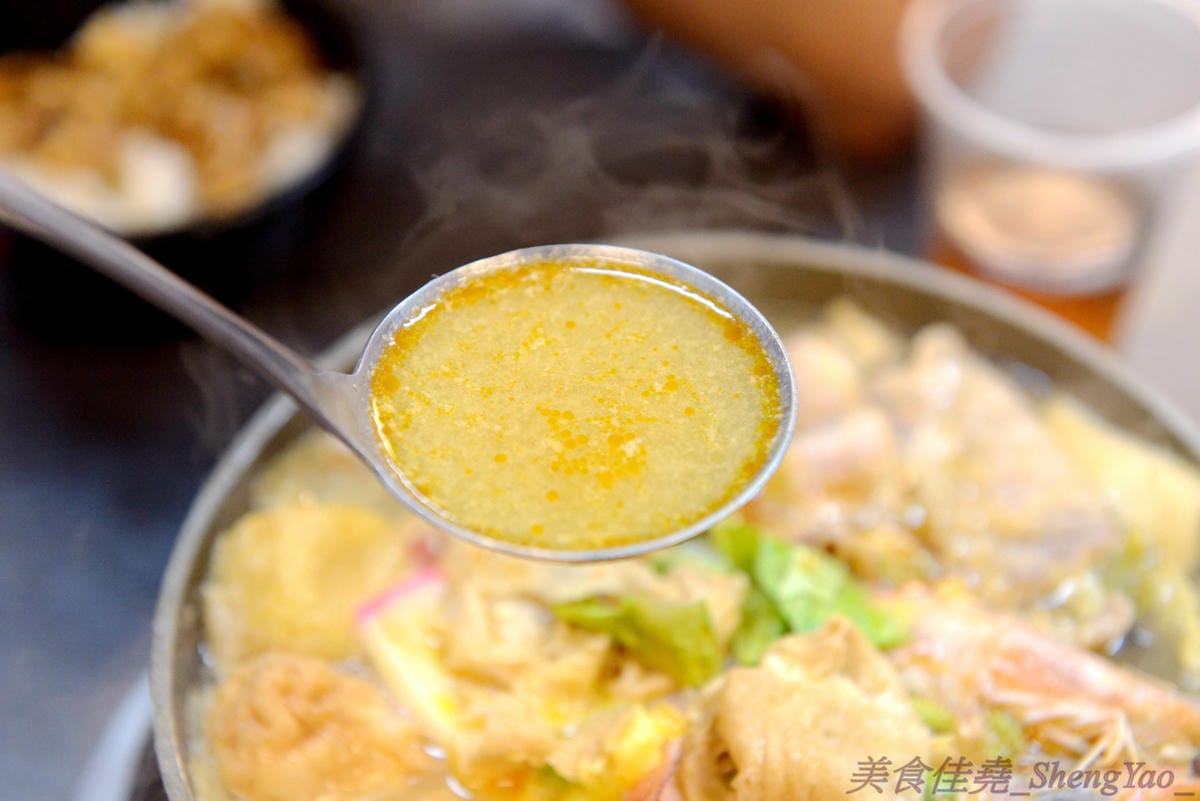 [台中沙鹿]饌囍堂臭臭鍋 靜宜店 – 彰化開上來的小火鍋連鎖店,類似”五路鍋聖”強化版,百元出頭價格,內用白飯肉燥、飲料和冰品一律免費。