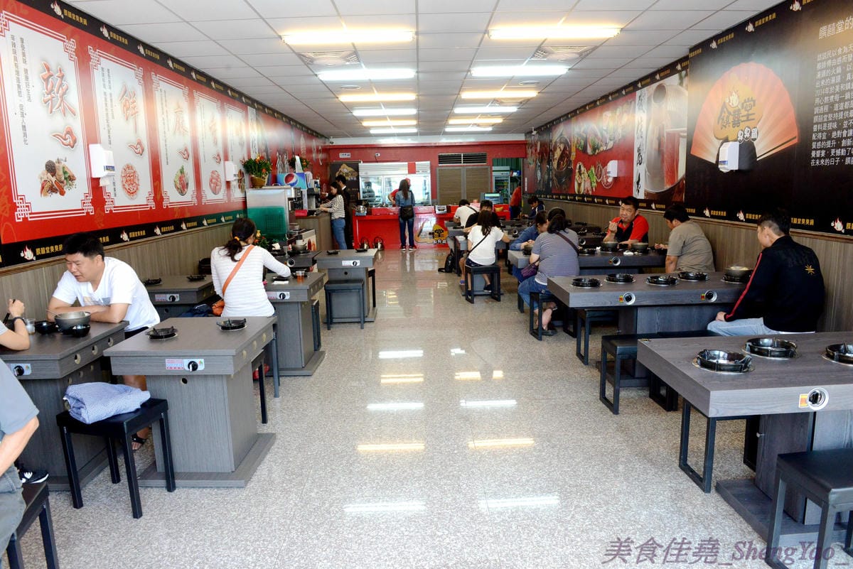 [台中沙鹿]饌囍堂臭臭鍋 靜宜店 – 彰化開上來的小火鍋連鎖店,類似”五路鍋聖”強化版,百元出頭價格,內用白飯肉燥、飲料和冰品一律免費。