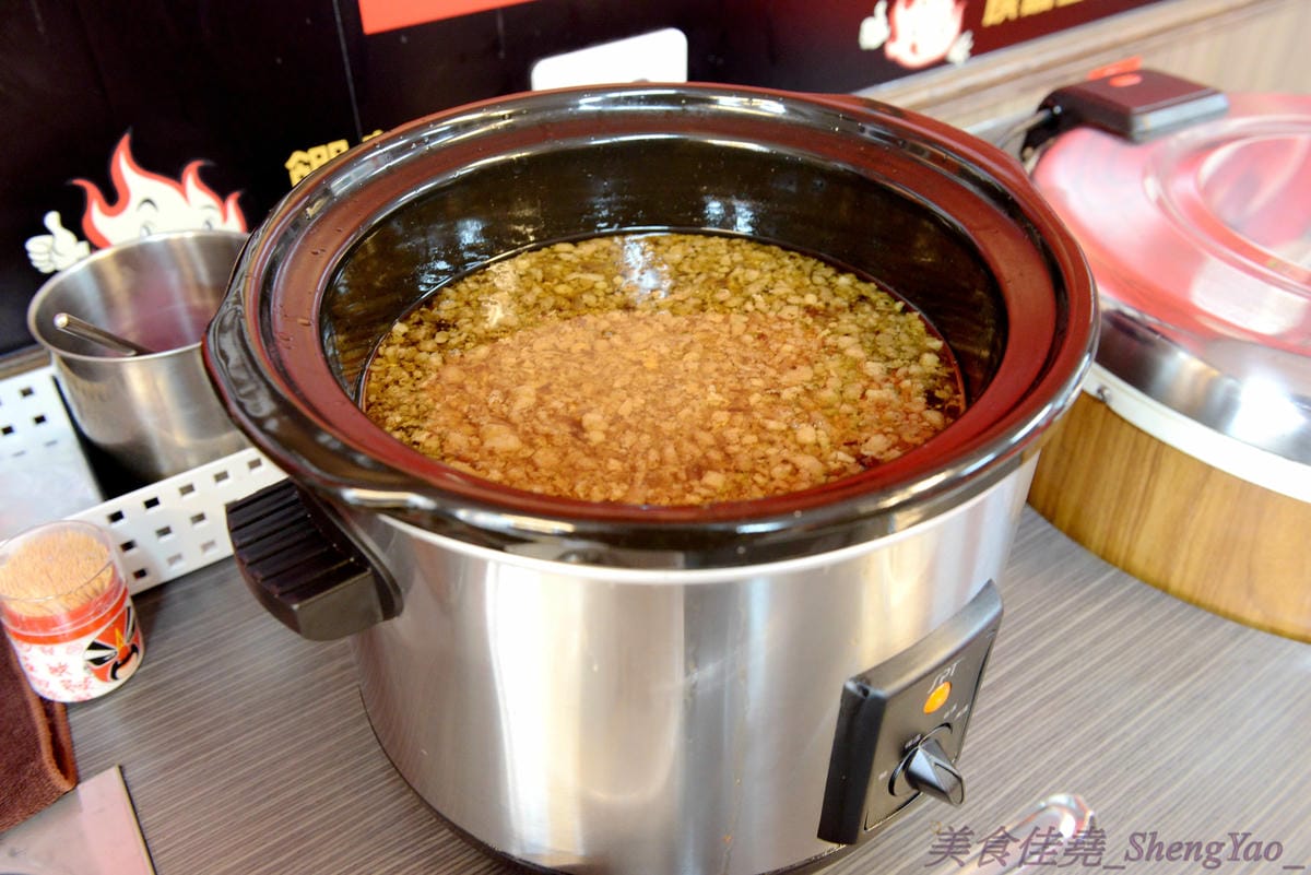 [台中沙鹿]饌囍堂臭臭鍋 靜宜店 – 彰化開上來的小火鍋連鎖店,類似”五路鍋聖”強化版,百元出頭價格,內用白飯肉燥、飲料和冰品一律免費。