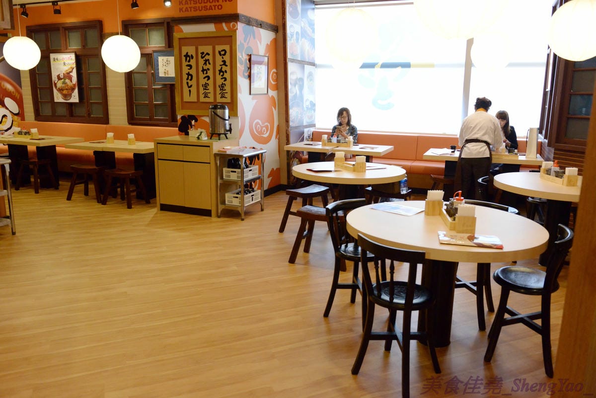 [台中西屯]勝里日式豬排專賣店 台中大遠百店 -來自名東京古屋愛知縣的人氣平價豬排連鎖專賣店,台灣第二家分店,豬排厚實有咬勁、外皮麵衣也頗有特色,口感令人印象深刻。(已歇業)