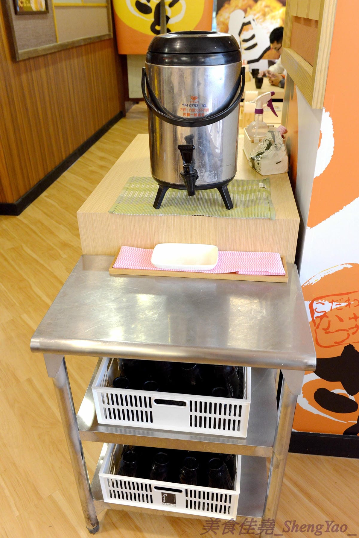 [台中西屯]勝里日式豬排專賣店 台中大遠百店 -來自名東京古屋愛知縣的人氣平價豬排連鎖專賣店,台灣第二家分店,豬排厚實有咬勁、外皮麵衣也頗有特色,口感令人印象深刻。(已歇業)