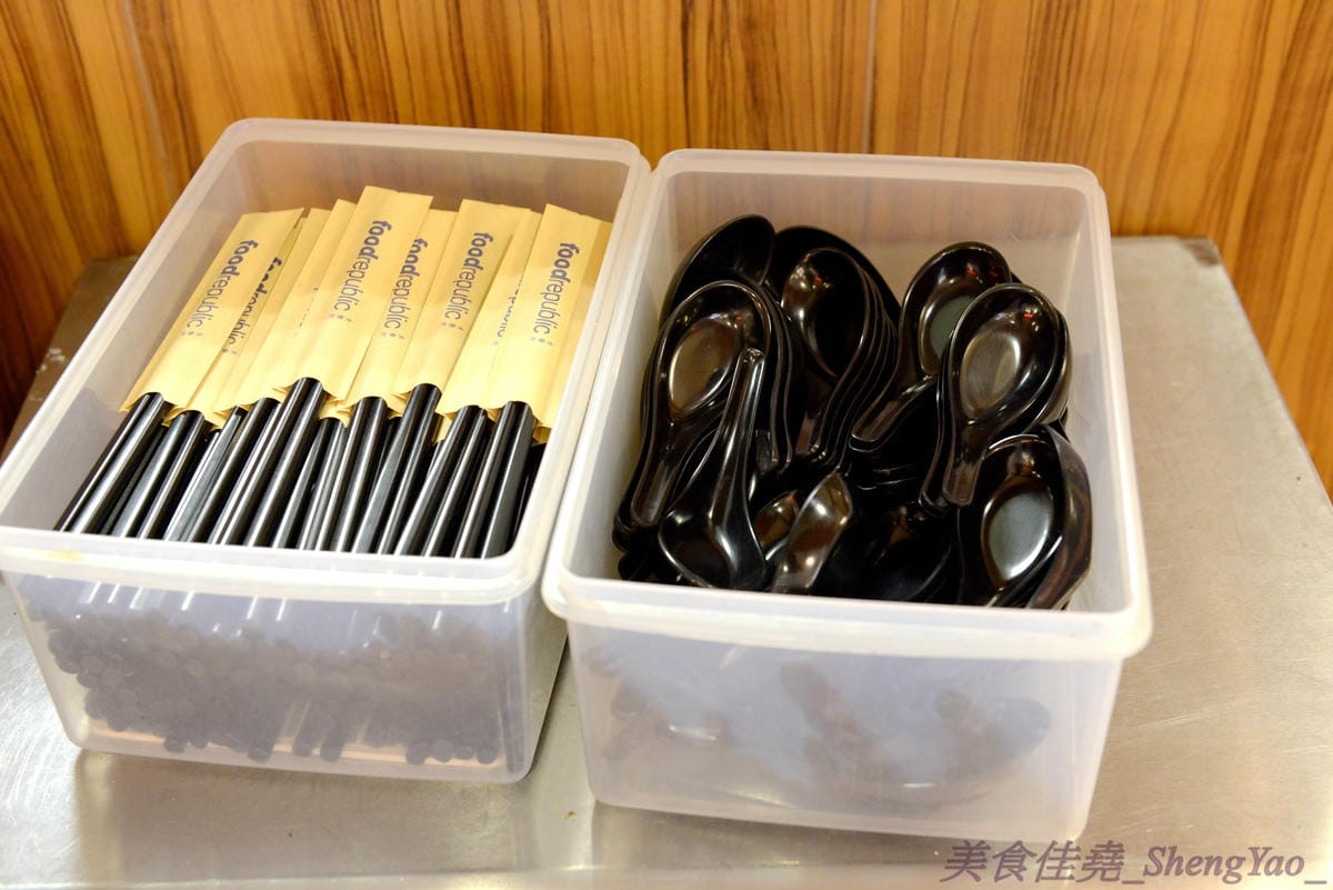 [台中西屯]勝里日式豬排專賣店 台中大遠百店 -來自名東京古屋愛知縣的人氣平價豬排連鎖專賣店,台灣第二家分店,豬排厚實有咬勁、外皮麵衣也頗有特色,口感令人印象深刻。(已歇業)