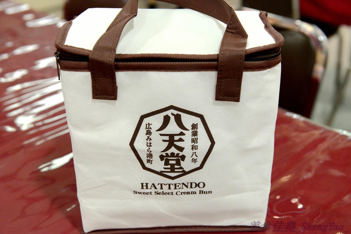 [台中西屯]八天堂 台中新光三越臨時櫃 – 曾創下單日銷售7000個的日本超人氣奶油麵包在台中設臨時櫃了,限時4/22-4/24三天,這次吃不到就要去台北吃了。(一次買10個以上就送大型保冷袋,每日限量50