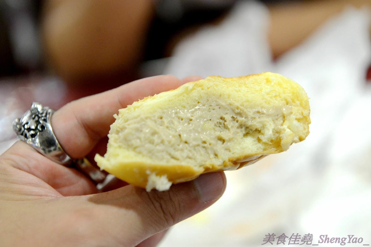 [台中西屯]八天堂 台中新光三越臨時櫃 – 曾創下單日銷售7000個的日本超人氣奶油麵包在台中設臨時櫃了,限時4/22-4/24三天,這次吃不到就要去台北吃了。(一次買10個以上就送大型保冷袋,每日限量50