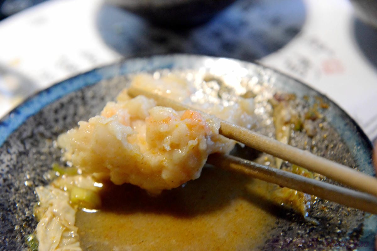 [台中西屯]老豆府麻辣火鍋/白玉養生鍋 – 台中新開的麻辣火鍋店,裝潢非常用心,氣氛佳,食材頗新鮮,肉類品質不錯,手打蝦仁漿超好吃,位置鄰近大隆路黃昏市場,停車非常方便。