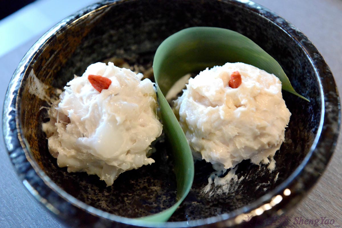 [台中西屯]老豆府麻辣火鍋/白玉養生鍋 – 台中新開的麻辣火鍋店,裝潢非常用心,氣氛佳,食材頗新鮮,肉類品質不錯,手打蝦仁漿超好吃,位置鄰近大隆路黃昏市場,停車非常方便。