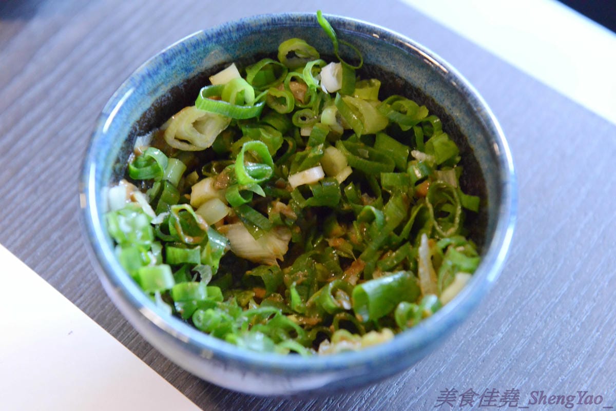 [台中西屯]老豆府麻辣火鍋/白玉養生鍋 – 台中新開的麻辣火鍋店,裝潢非常用心,氣氛佳,食材頗新鮮,肉類品質不錯,手打蝦仁漿超好吃,位置鄰近大隆路黃昏市場,停車非常方便。
