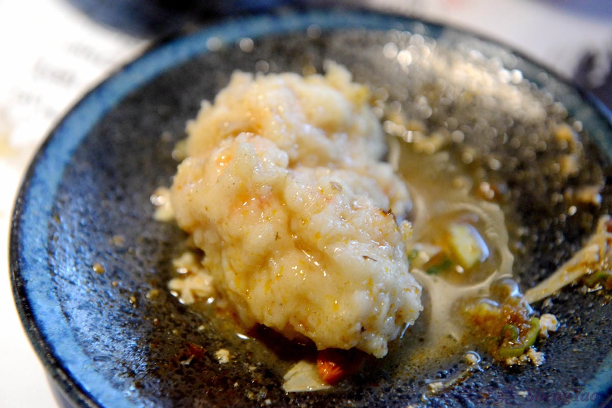 [台中西屯]老豆府麻辣火鍋/白玉養生鍋 – 台中新開的麻辣火鍋店,裝潢非常用心,氣氛佳,食材頗新鮮,肉類品質不錯,手打蝦仁漿超好吃,位置鄰近大隆路黃昏市場,停車非常方便。