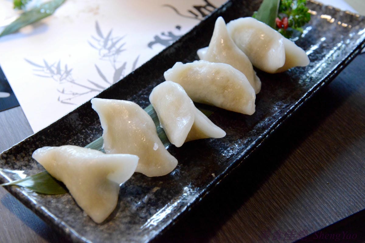 [台中西屯]老豆府麻辣火鍋/白玉養生鍋 – 台中新開的麻辣火鍋店,裝潢非常用心,氣氛佳,食材頗新鮮,肉類品質不錯,手打蝦仁漿超好吃,位置鄰近大隆路黃昏市場,停車非常方便。