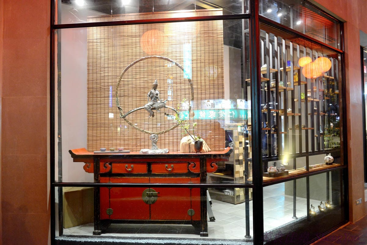 [台中西屯]老豆府麻辣火鍋/白玉養生鍋 – 台中新開的麻辣火鍋店,裝潢非常用心,氣氛佳,食材頗新鮮,肉類品質不錯,手打蝦仁漿超好吃,位置鄰近大隆路黃昏市場,停車非常方便。