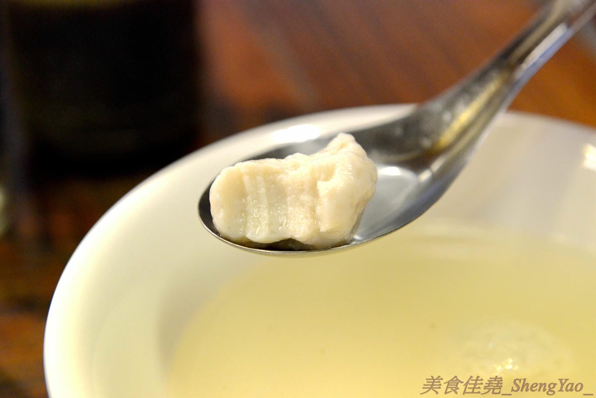[台中西區]功夫上海手工魚丸 – 台中的小時光麵館,餐點味道簡單樸實,老闆為人超隨性,常客不乏外國人,大推台中幾乎吃不到的蔥油拌麵、超軟手工魚丸。