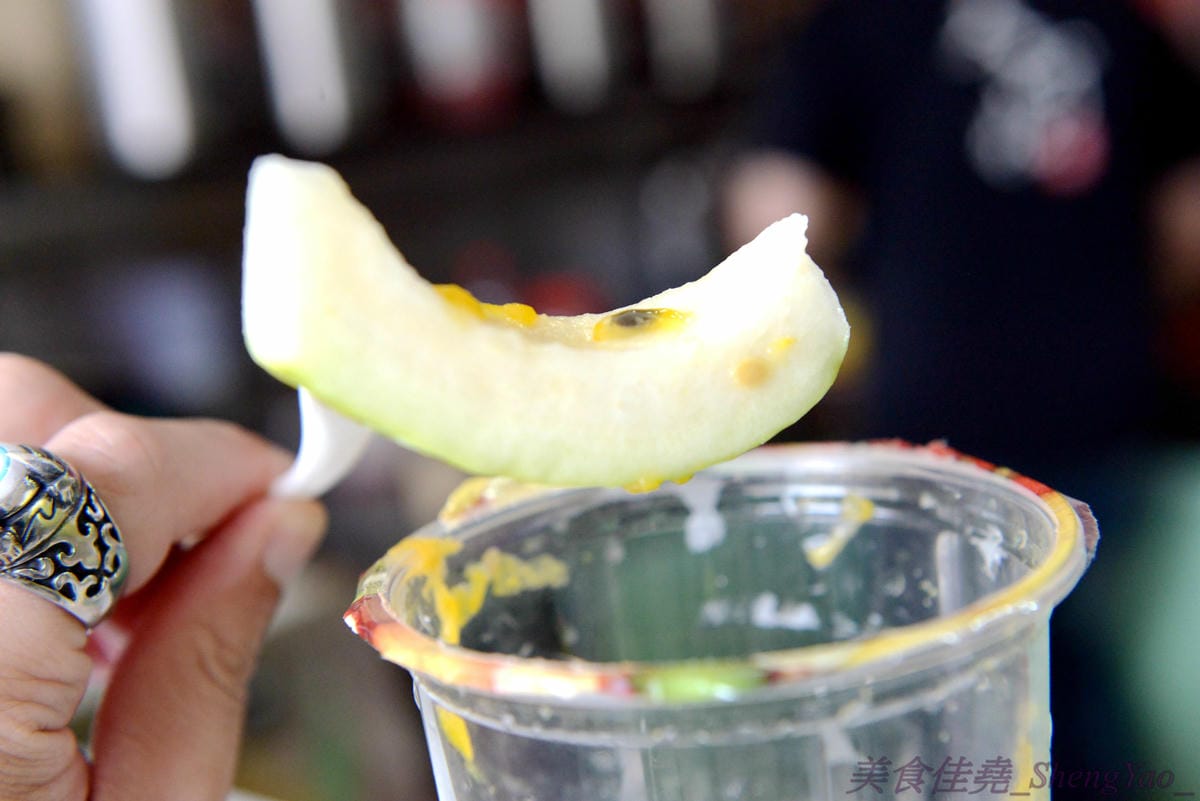 [台中梧棲]天河水茶飲專賣店 – 梧棲超厲害的飲料店,強力推薦特價40元的新鮮水果茶,真材實料,裏頭有好幾種水果切塊,一種喝完飲料還能吃新鮮水果的概念。
