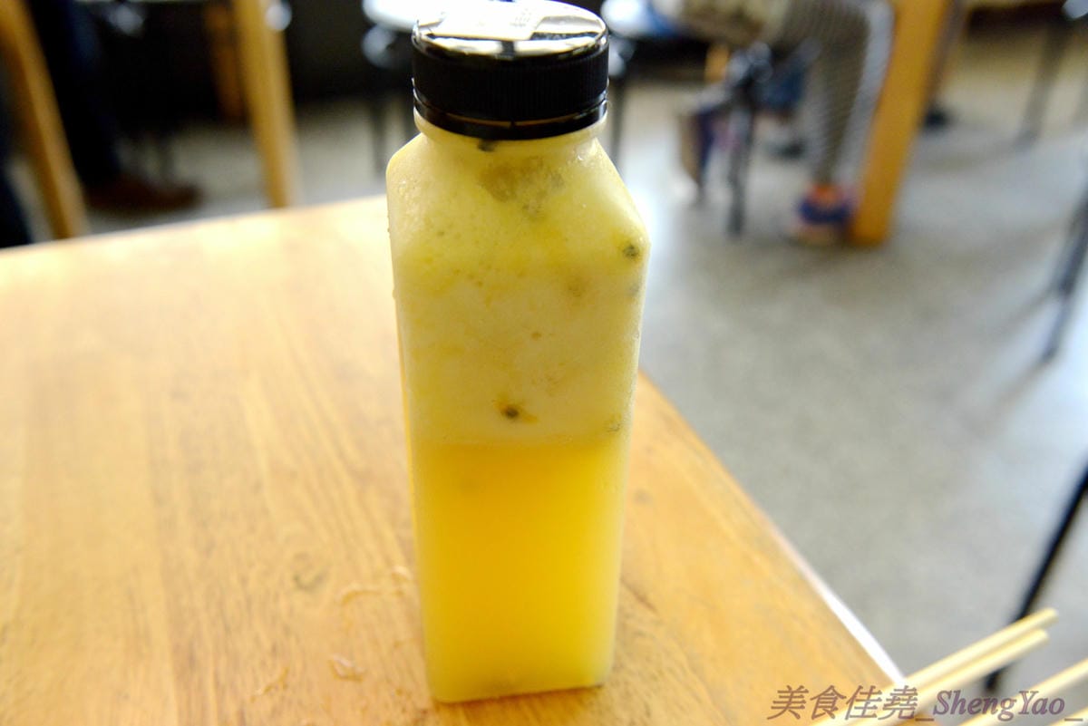 [台中梧棲]天河水茶飲專賣店 – 梧棲超厲害的飲料店,強力推薦特價40元的新鮮水果茶,真材實料,裏頭有好幾種水果切塊,一種喝完飲料還能吃新鮮水果的概念。