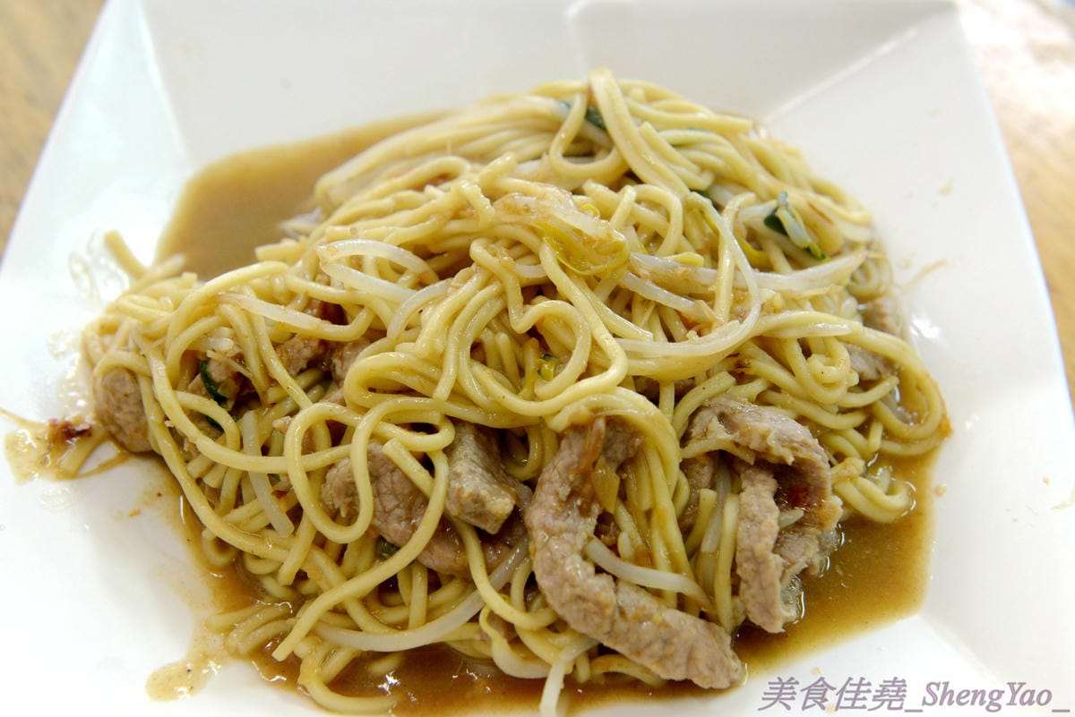 [台中清水]陳大牌排骨麵 – 清水在地人推薦的超好吃排骨麵,湯頭香而不油膩,去骨排骨肉軟嫩透爛到幾乎入口即化,還有佛跳牆也是推薦必點,料多實在湯頭好喝。