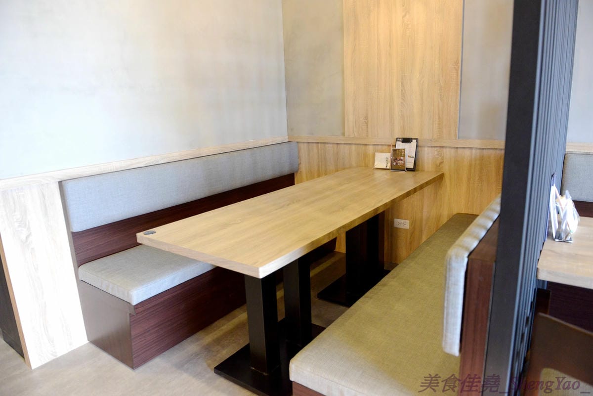 [台中沙鹿]初曉 江戶天麩羅專賣 沙鹿店 – 無疑是沙鹿今年上半年度最厲害的新餐廳了,天麩羅炸物真材實料,麵衣薄且不油膩,吃得出食材鮮味,午茶甜點也很有特色,抹茶系列使用來自日本的京都宇