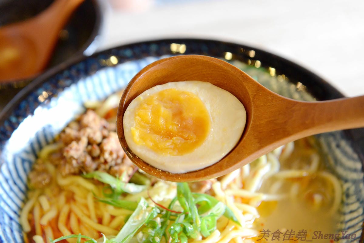 [台中沙鹿]初曉 江戶天麩羅專賣 沙鹿店 – 無疑是沙鹿今年上半年度最厲害的新餐廳了,天麩羅炸物真材實料,麵衣薄且不油膩,吃得出食材鮮味,午茶甜點也很有特色,抹茶系列使用來自日本的京都宇