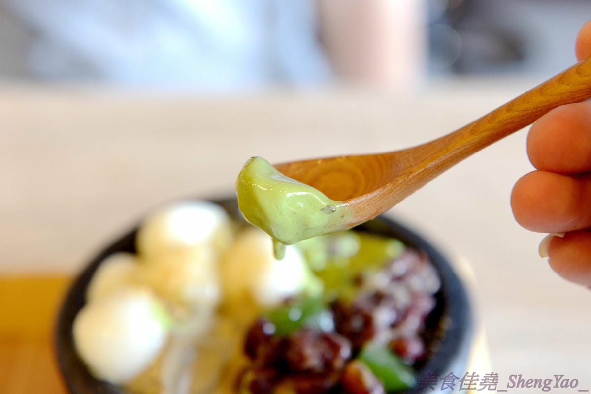 [台中沙鹿]初曉 江戶天麩羅專賣 沙鹿店 – 無疑是沙鹿今年上半年度最厲害的新餐廳了,天麩羅炸物真材實料,麵衣薄且不油膩,吃得出食材鮮味,午茶甜點也很有特色,抹茶系列使用來自日本的京都宇