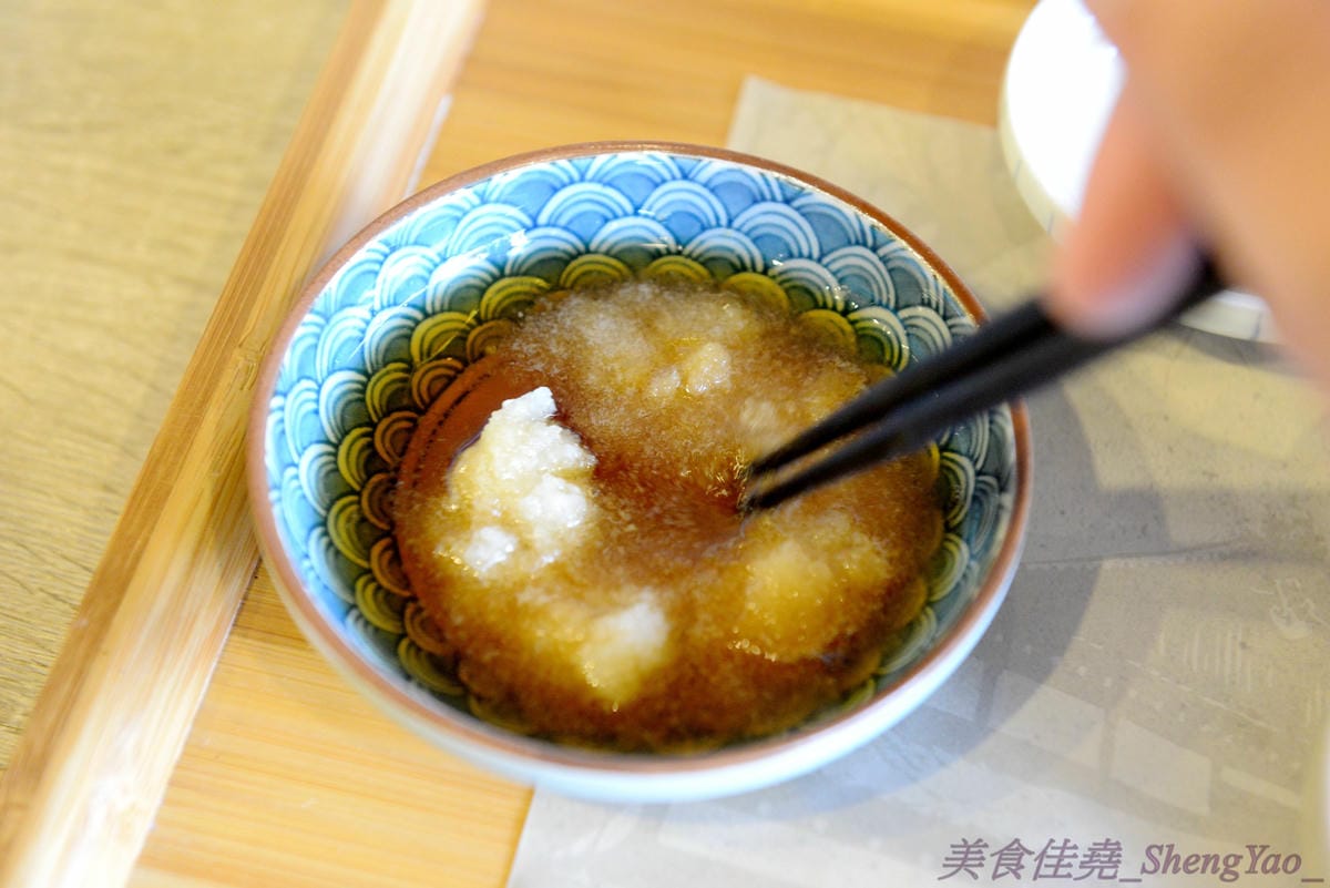 [台中沙鹿]初曉 江戶天麩羅專賣 沙鹿店 – 無疑是沙鹿今年上半年度最厲害的新餐廳了,天麩羅炸物真材實料,麵衣薄且不油膩,吃得出食材鮮味,午茶甜點也很有特色,抹茶系列使用來自日本的京都宇
