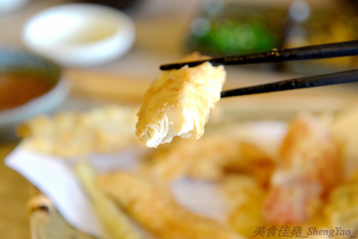[台中沙鹿]初曉 江戶天麩羅專賣 沙鹿店 – 無疑是沙鹿今年上半年度最厲害的新餐廳了,天麩羅炸物真材實料,麵衣薄且不油膩,吃得出食材鮮味,午茶甜點也很有特色,抹茶系列使用來自日本的京都宇