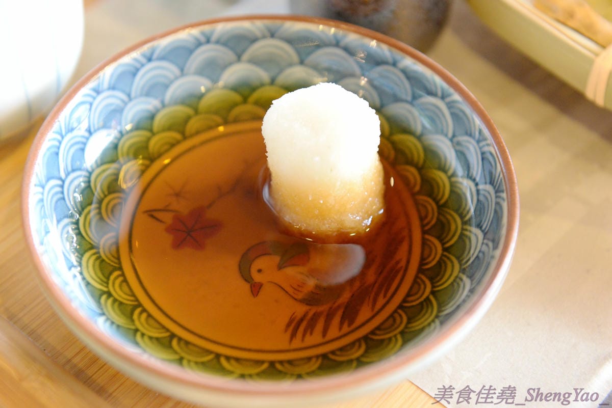[台中沙鹿]初曉 江戶天麩羅專賣 沙鹿店 – 無疑是沙鹿今年上半年度最厲害的新餐廳了,天麩羅炸物真材實料,麵衣薄且不油膩,吃得出食材鮮味,午茶甜點也很有特色,抹茶系列使用來自日本的京都宇