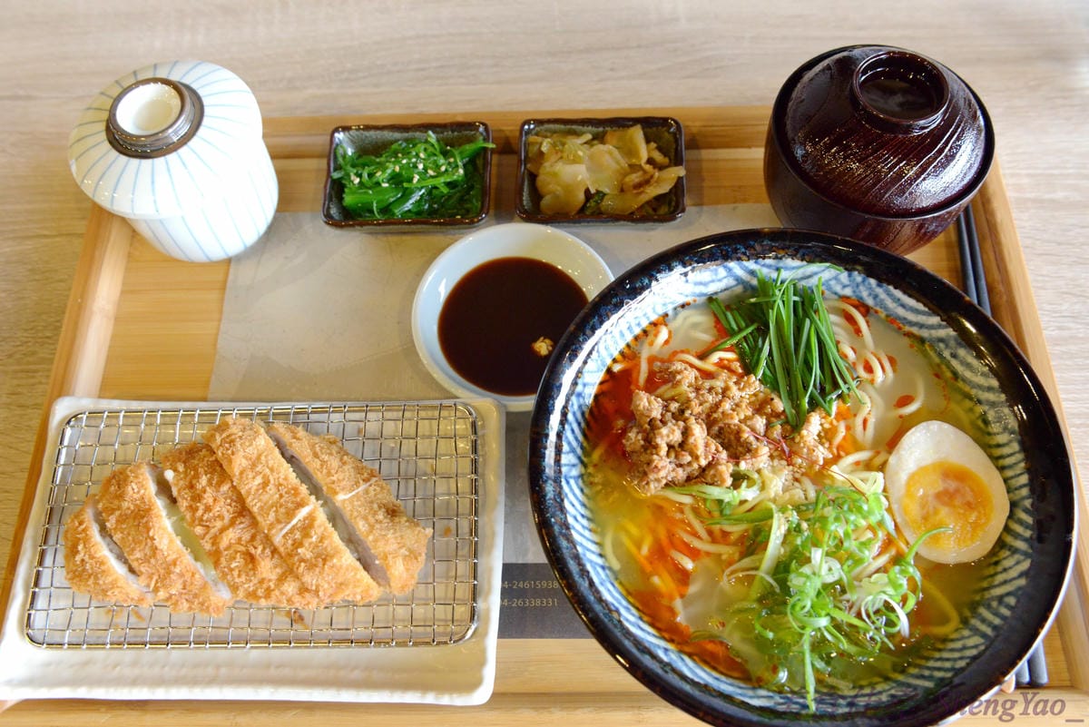 [台中沙鹿]初曉 江戶天麩羅專賣 沙鹿店 – 無疑是沙鹿今年上半年度最厲害的新餐廳了,天麩羅炸物真材實料,麵衣薄且不油膩,吃得出食材鮮味,午茶甜點也很有特色,抹茶系列使用來自日本的京都宇