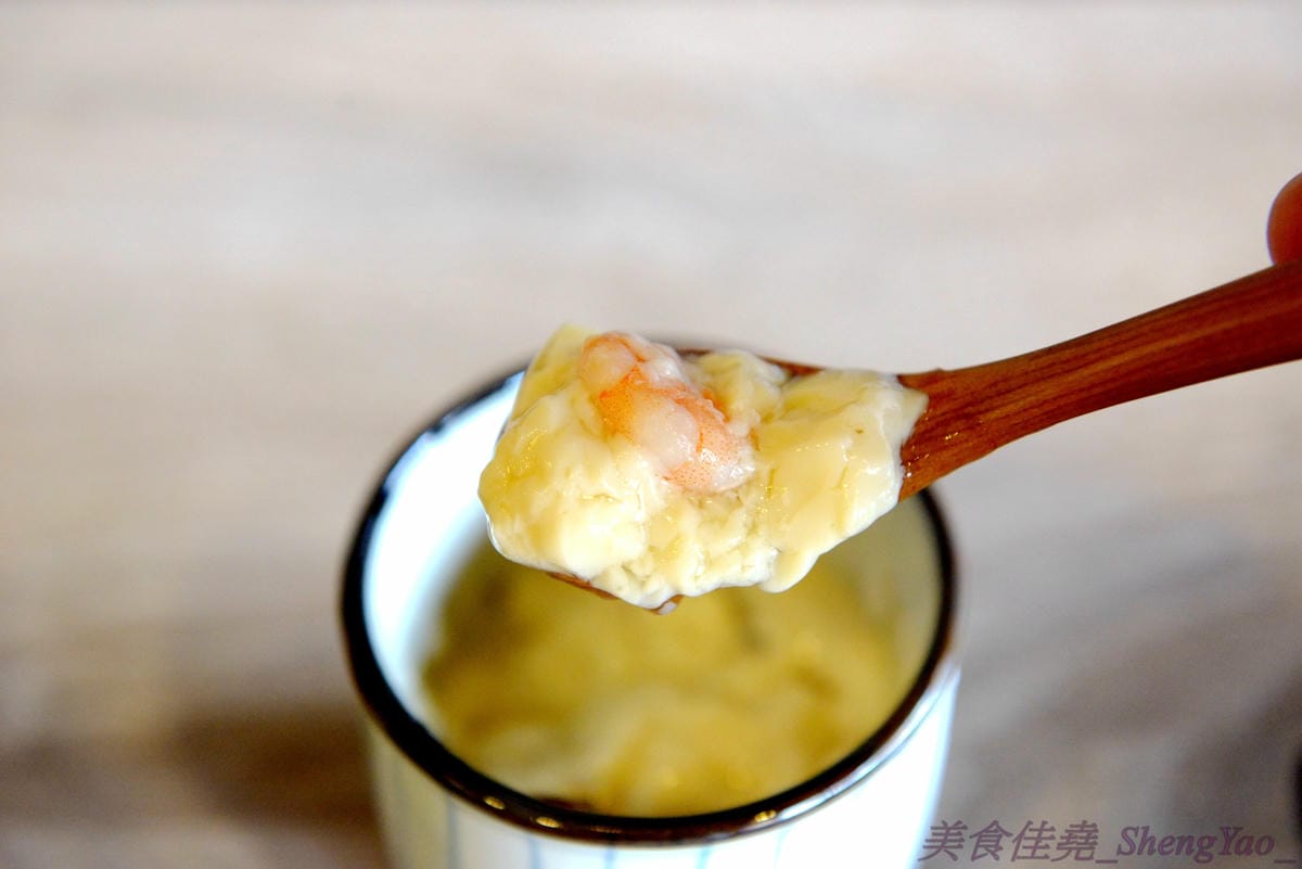 [台中沙鹿]初曉 江戶天麩羅專賣 沙鹿店 – 無疑是沙鹿今年上半年度最厲害的新餐廳了,天麩羅炸物真材實料,麵衣薄且不油膩,吃得出食材鮮味,午茶甜點也很有特色,抹茶系列使用來自日本的京都宇