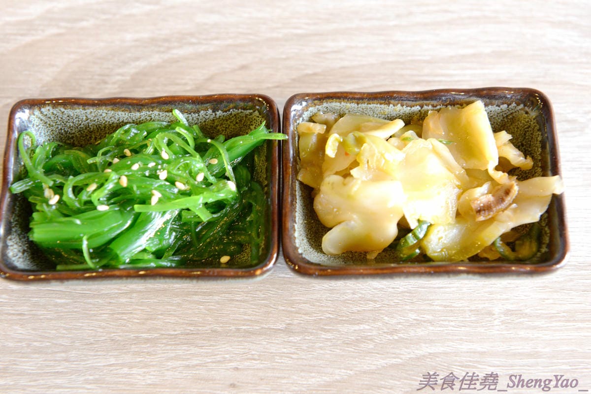 [台中沙鹿]初曉 江戶天麩羅專賣 沙鹿店 – 無疑是沙鹿今年上半年度最厲害的新餐廳了,天麩羅炸物真材實料,麵衣薄且不油膩,吃得出食材鮮味,午茶甜點也很有特色,抹茶系列使用來自日本的京都宇